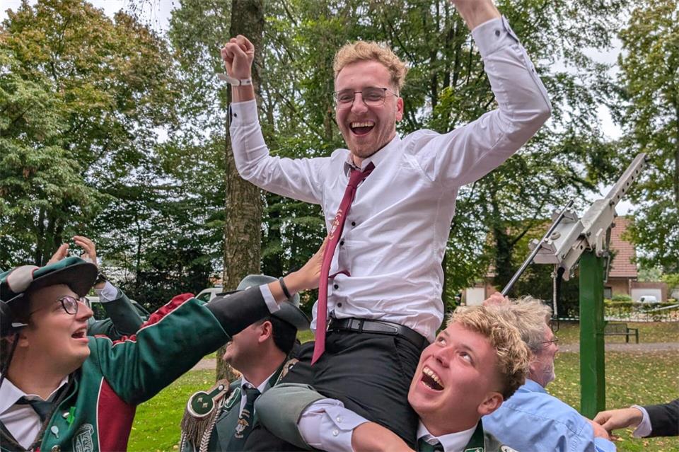Der Jubel war groß als Simon Paschen den richtigen Treffer abgab.