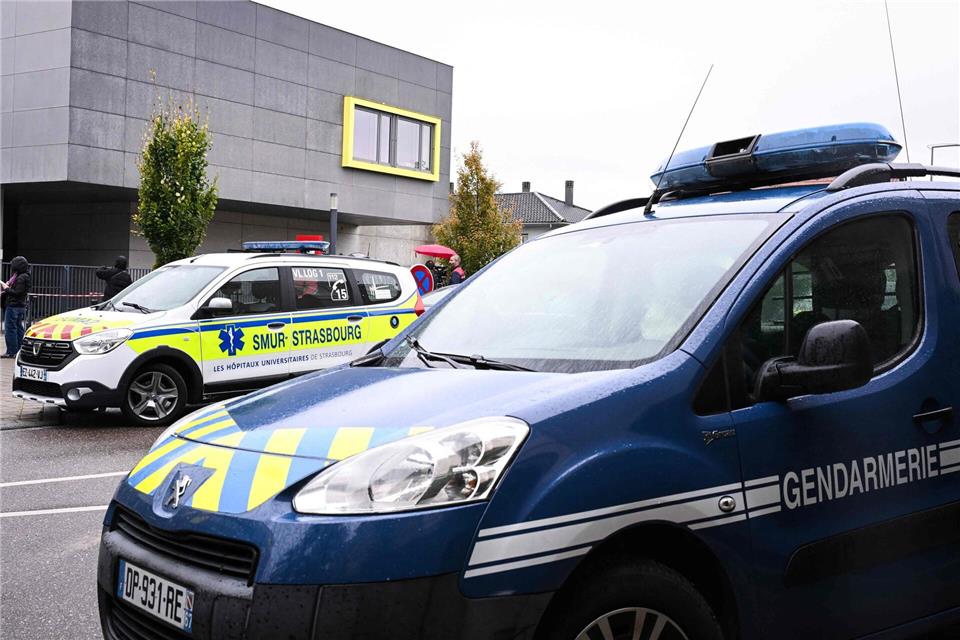 Der Jugendliche hatte am vergangenen Mittwoch seine Lehrerin vor Unterrichtsbeginn im Schulflur mit einem Messerstich im Gesicht verletzt. (Archivbild)Sebastien Bozon/AFP/dpa