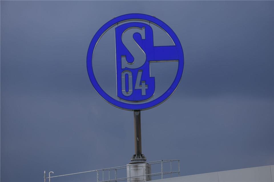 Der Jugendtrainer wurde auch schon von Schalke 04 freigestellt.
