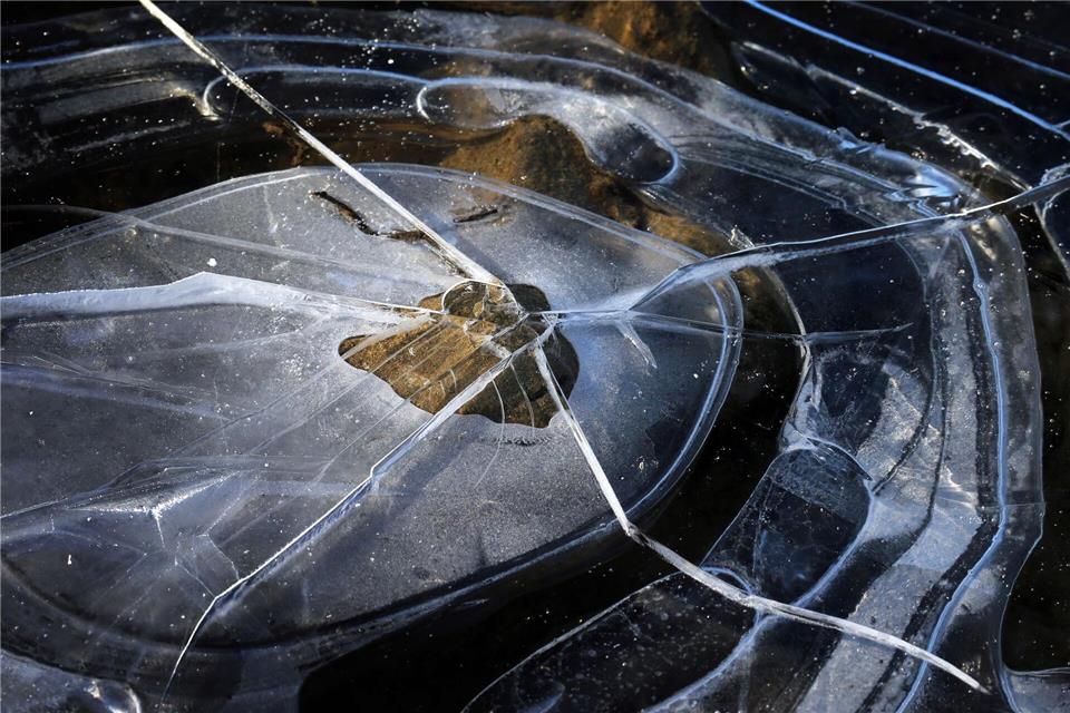 Der Junge kam stark unterkühlt ins Krankenhaus. (Symbolbild)Karl-Josef Hildenbrand/dpa