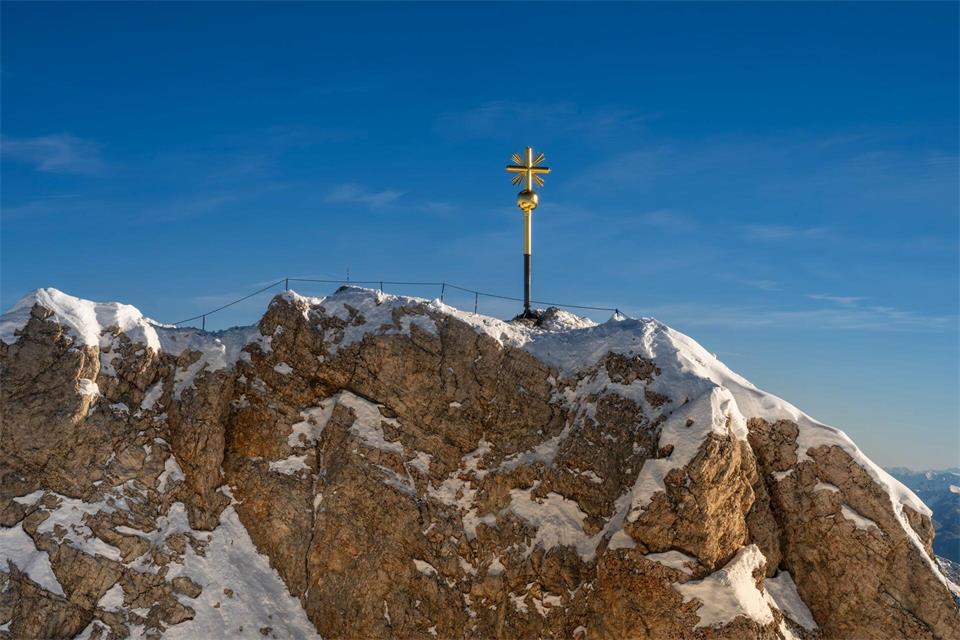 Der Junge will die Zugspitze sehen. (Archivbild)Peter Kneffel/dpa