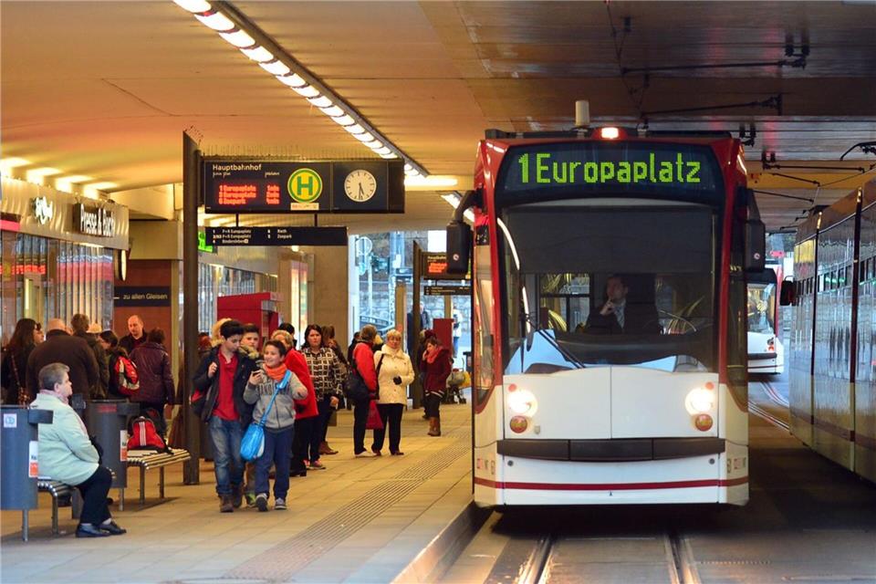 Der Junge wurde zurück zu seiner Mutter zum Hauptbahnhof gebracht. (Symbolbild)Martin Schutt/dpa