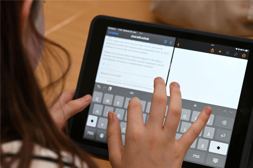 Der KI-Chatbot „Telli“  steht allen öffentlichen Schulen in Brandenburg zur Verfügung. (Archivbild)Carmen Jaspersen/dpa