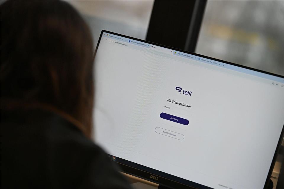 Der KI-Chatbot „telli“ steht bereits in mehreren Bundesländern zur Verfügung. (Archivbild)Michael Brandt/dpa