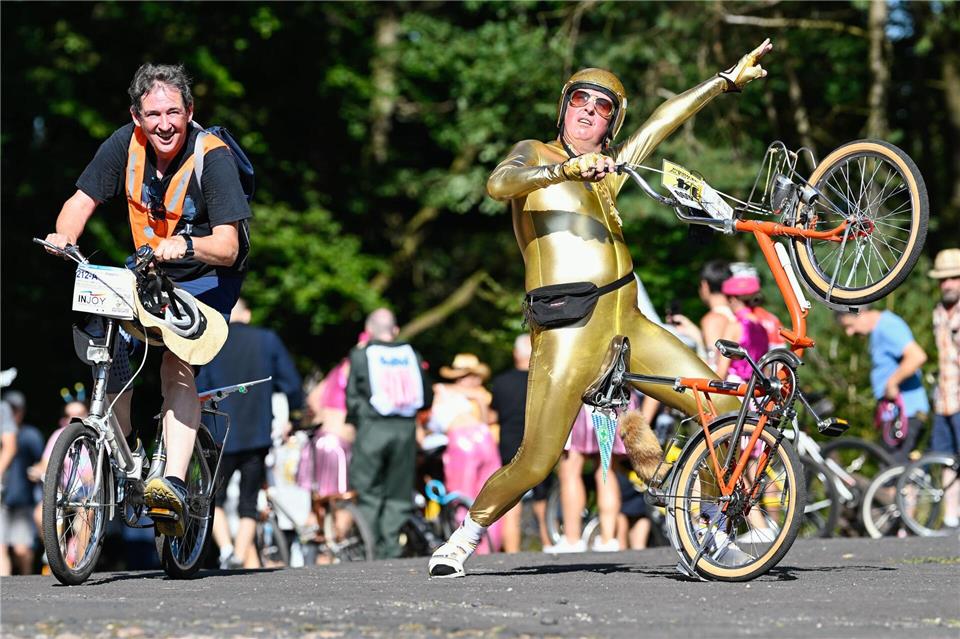 Der Kalmit-Klapprad-Cup gilt vielen als das absurdeste Bergrennen Deutschlands (hier 2024). (Archivbild)Uwe Anspach/dpa