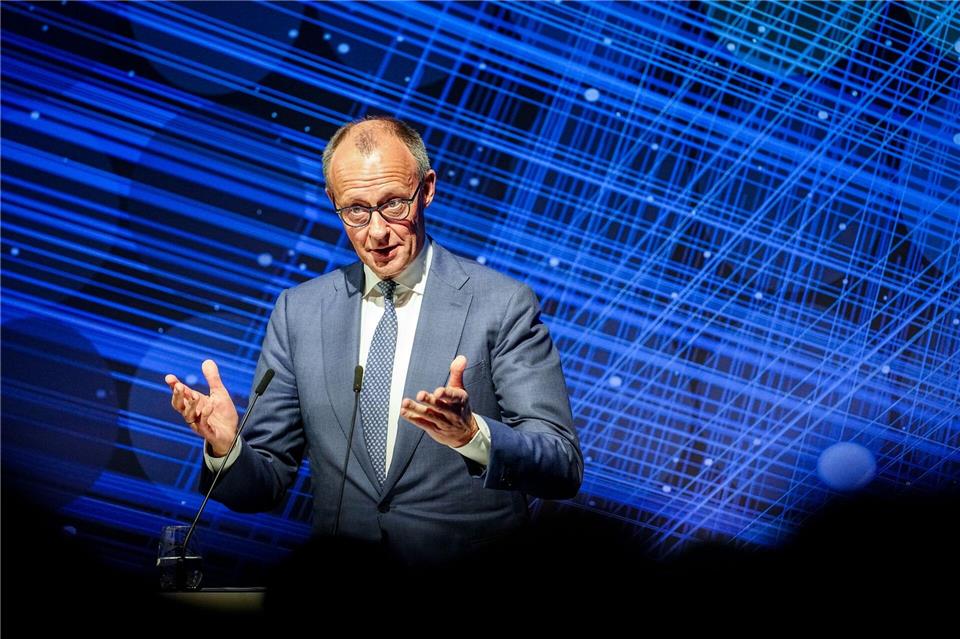 Der Kanzler stimmt die Bürger auf grundlegende Veränderungen bei der Rente ein. Kay Nietfeld/dpa