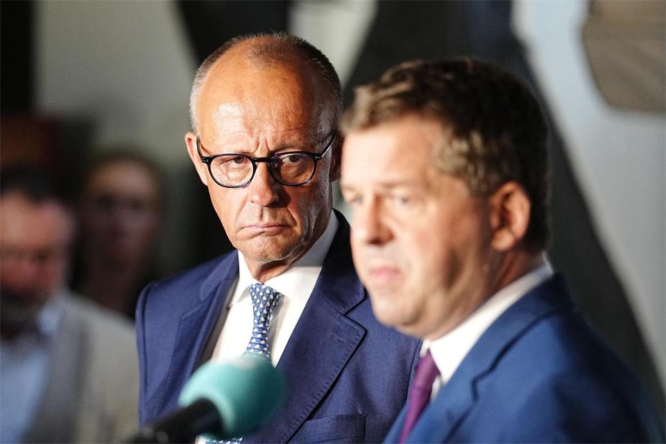 Der Kanzler wird genau hinschauen, wenn es nach der Wahl in Sachsen-Anhalt am Sonntag um die Regierungsbildung geht.Kay Nietfeld/dpa