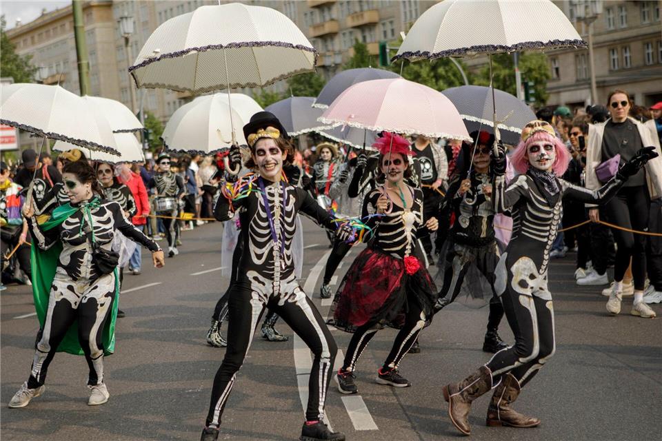 Der Karneval der Kulturen in Berlin bittet noch um Spenden zur Unterstützung. (Archivbild)Julius-Christian Schreiner/dpa