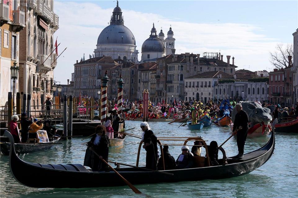 „Mehr als ein Don Juan“ - Doku auf Spur des Casanova-Mythos Der Karneval in Venedig stand dieses Jahr ganz im Zeichen Casanovas. (Archivbild)Antonio Calanni/AP/dpa
