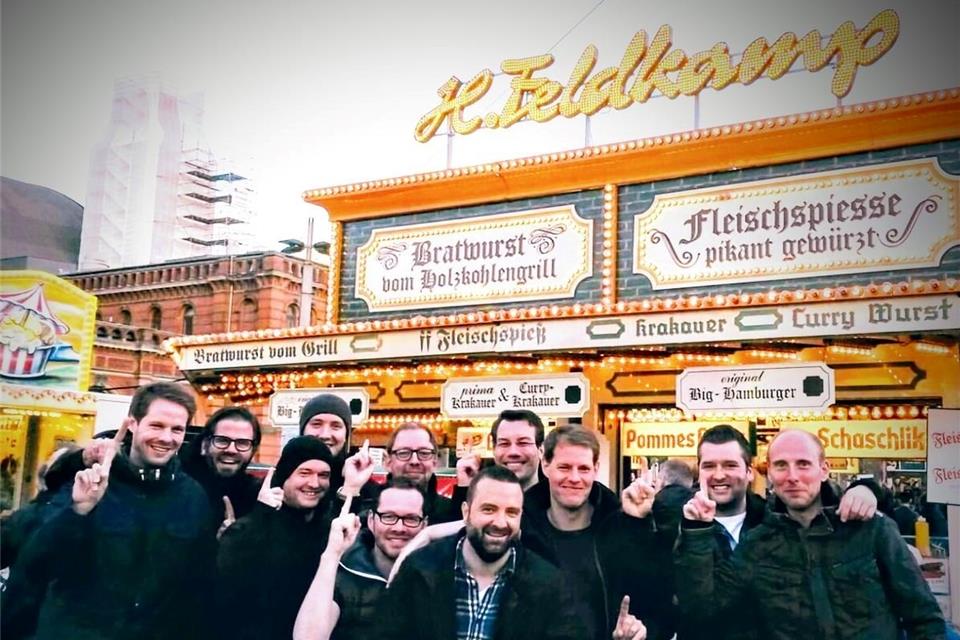 Der Kegelclub „Pilsritter“ feiert 25-jähriges Jubiläum. Dieses Bild entstand in Bremen (v.l.): Klaus Albert, Sebastian Hagedorn, Thomas Menker, Christian Benning, Dennis Menker, Philipp Gehling, Stefan Wessels, Thomas Schlaffke, Christoph Seelwische, Markus Weiß, Stefan Hummelt. Es fehlt: Christian Feldkamp.