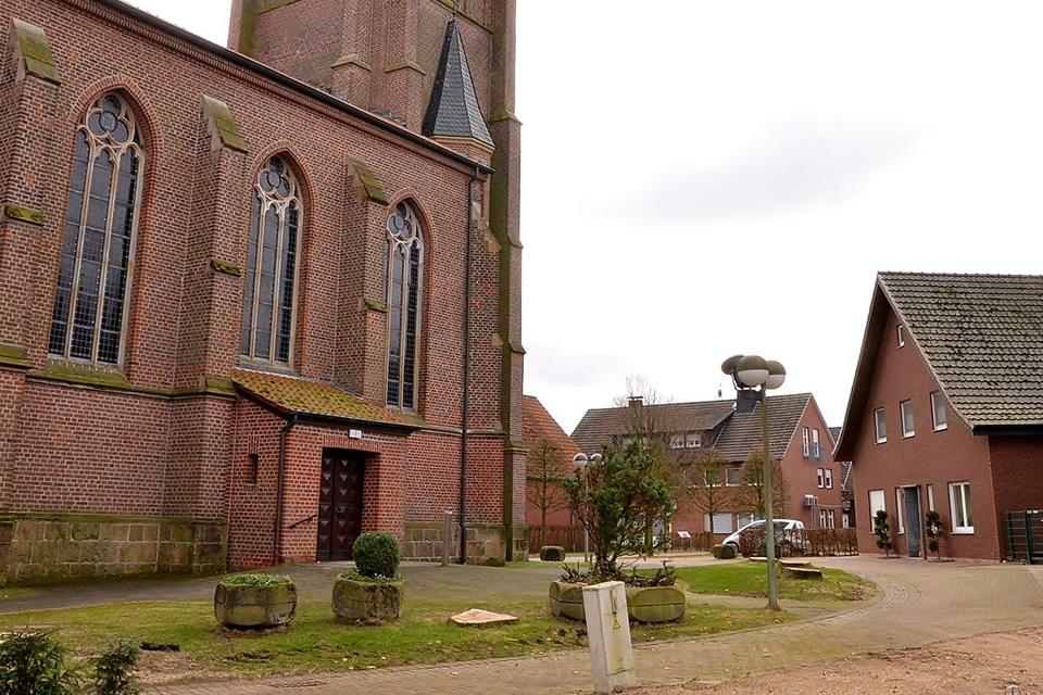 Der Kirchplatz in Erle soll umgestaltet werden.