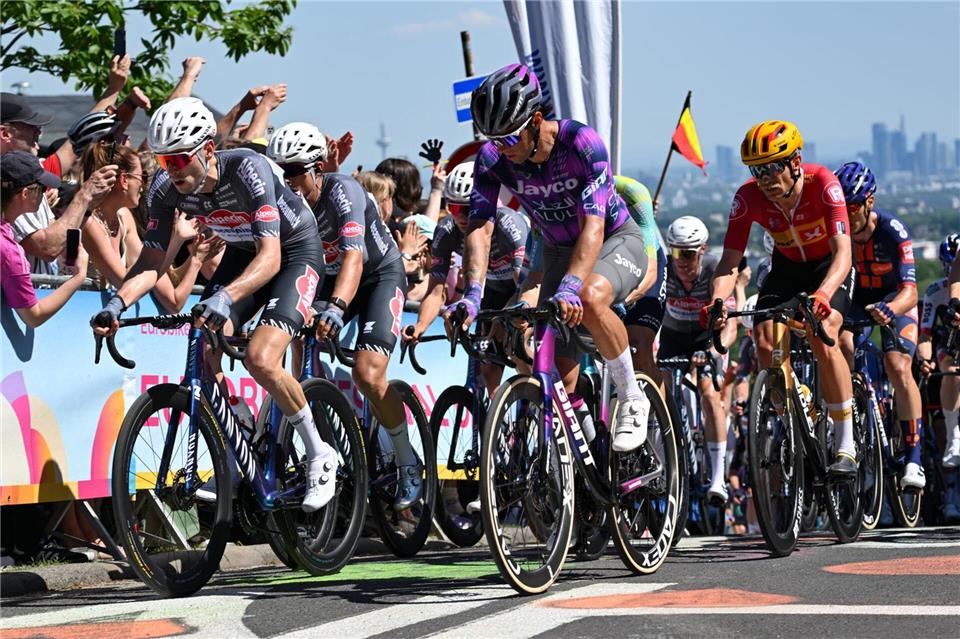Der Klassiker Eschborn-Frankfurt lockt die Weltelite des Radsports nach Hessen. (Archivbild)Arne Dedert/dpa