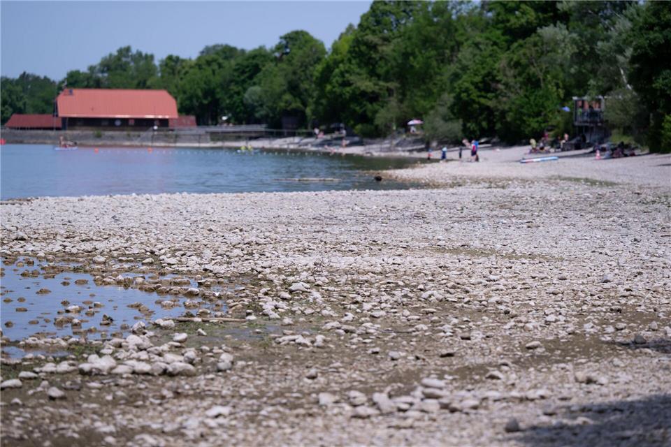 Der Klimawandel beziehungsweise seine Folgen sind in Bayern längst vielerorts erkennbar. Fehlende Niederschläge, Hitzeperioden und starke Unwetter sind ein immer häufigeres Phänomen im Freistaat. (Illustration)Sven Hoppe/dpa