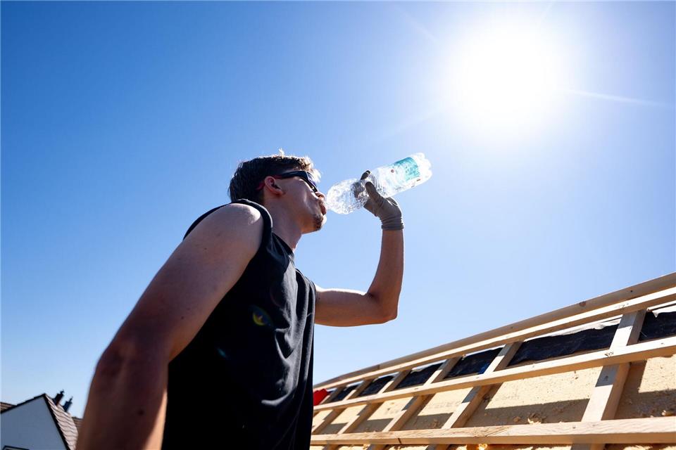 Der Klimawandel ist längst in Deutschland angekommen mit Folgen, die Berufstätige am eigenen Leib spüren. (Symbolbild)Benjamin Westhoff/dpa