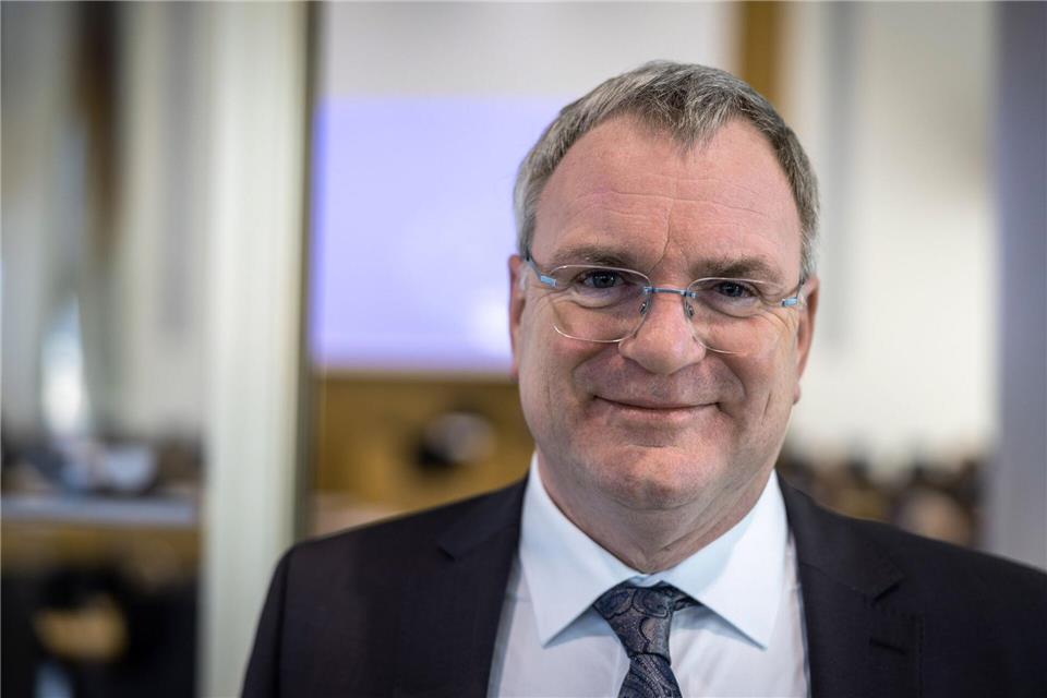 Der Koblenzer Generalstaatsanwalt Harald Kruse wundert sich, dass die Kreditkartenkriminalität bis nach Nordkorea reicht. (Archivbild)Helmut Fricke/dpa