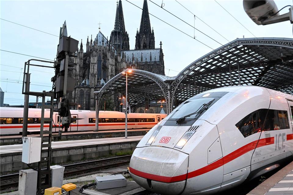 Der Kölner Hauptbahnhof wird im November für zehn Tage fast komplett gesperrt. (Archivfoto)Roberto Pfeil/dpa