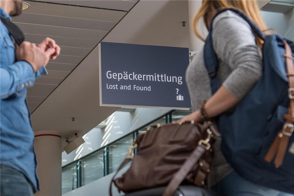 Der Koffer ist weg? Dann kann der erste Weg direkt am Airport zur Gepäckermittlung führen.Christin Klose/dpa-tmn