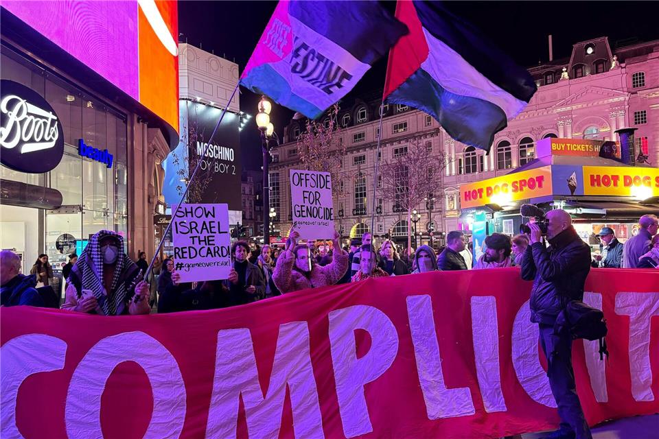 Der Konflikt beschäftigt den Fußball schon länger.Jan Mies/dpa