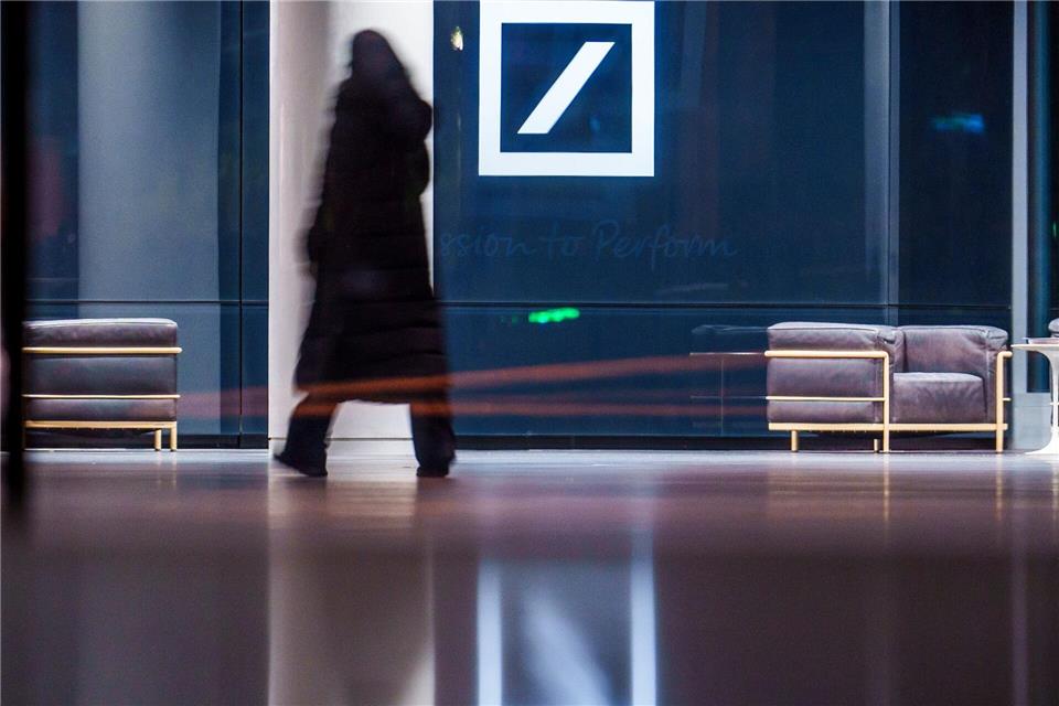 Der Krieg am Persischen Golf und seine wirtschaftlichen Folgen bereiten dem Geldhaus wenig Sorgen, was das Geschäft der Bank betrifft. (Archivbild)Andreas Arnold/dpa