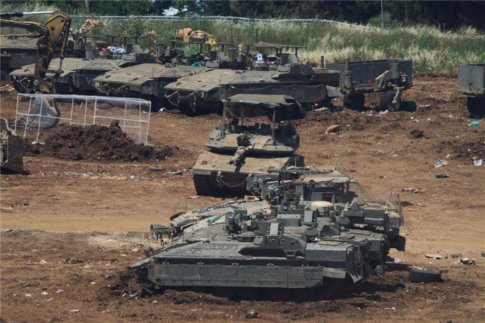 Der Krieg zwischen Israel und der Hisbollah ging trotz Waffenruhe weiter. (Archivbild)  Ariel Schalit/AP/dpa