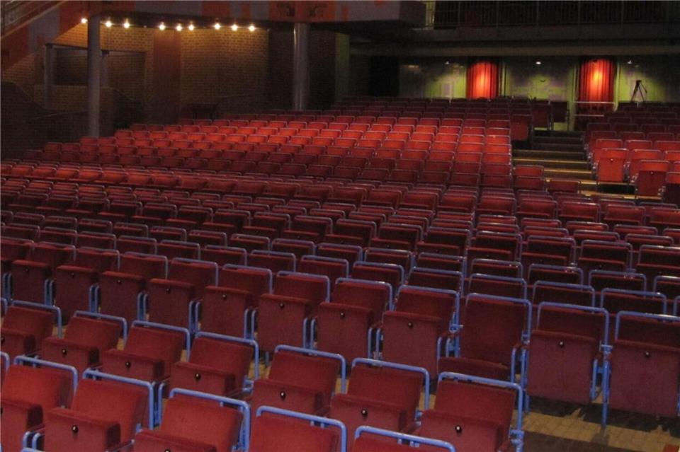 Der Krimi um die verschwundenen Bocholter Theaterstühle geht weiter. Sollte das Thema bewusst aus dem Kommunalwahlkampf herausgehalten werden?