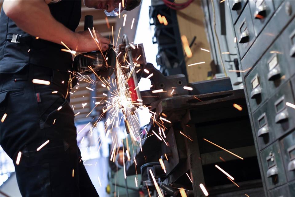 Der Kunde will das eine, der Chef etwas ganz anderes: Das Gefühl, unterschiedliche Erwartungen im Job erfüllen zu müssen, kann Leistungsdruck verstärken.Christian Charisius/dpa/dpa-tmn