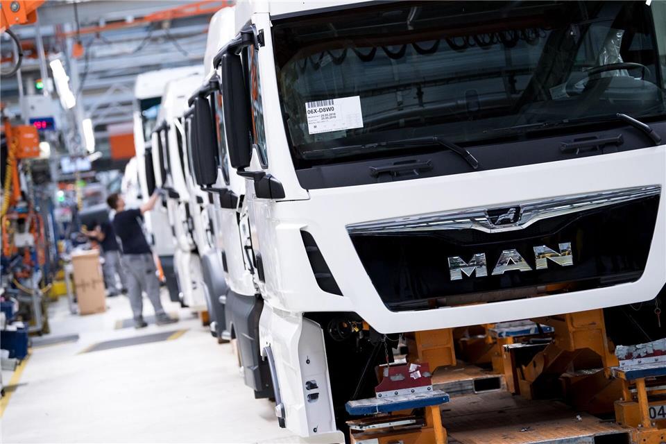 Der LKW- und Bushersteller MAN baut 2.300 Jobs in Deutschland ab. (Arbchivbild)Sven Hoppe/dpa