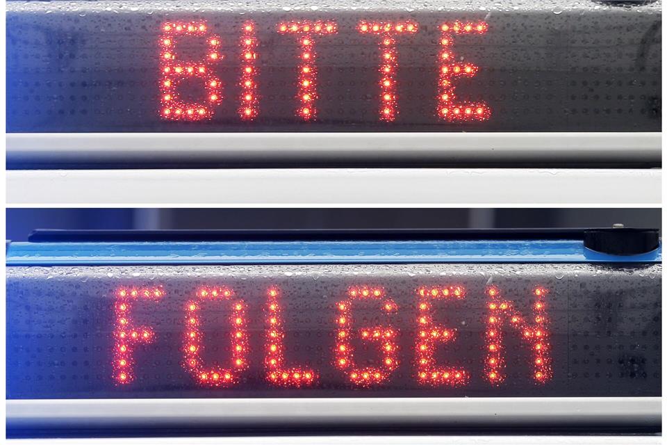 Der LKW war völlig überladen. (Symbolbild)Fredrik Von Erichsen/dpa