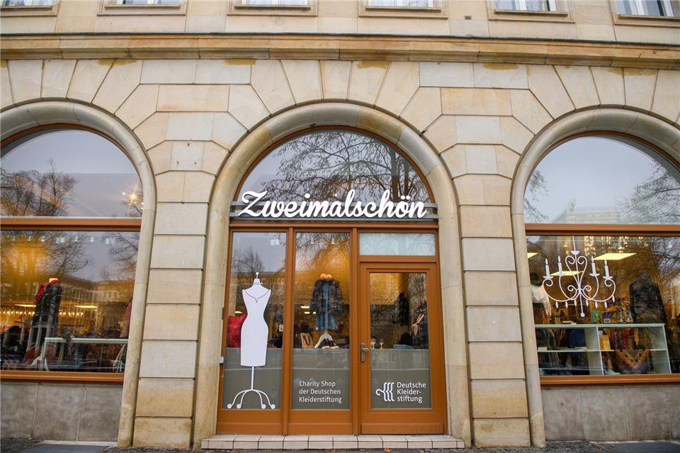 Der Laden gehört zur Deutschen Kleiderstiftung, die es seit 70 Jahren gibt.Klaus-Dietmar Gabbert/dpa