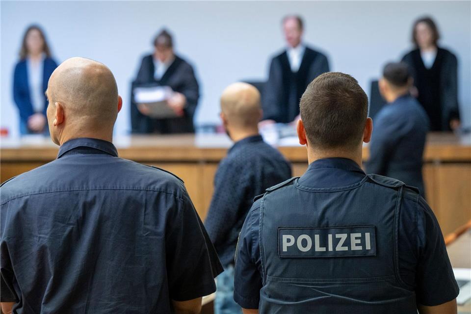 Der Ladenbesitzer steht nun zum zweiten Mal vor Gericht. (Archivbild)Peter Kneffel/dpa