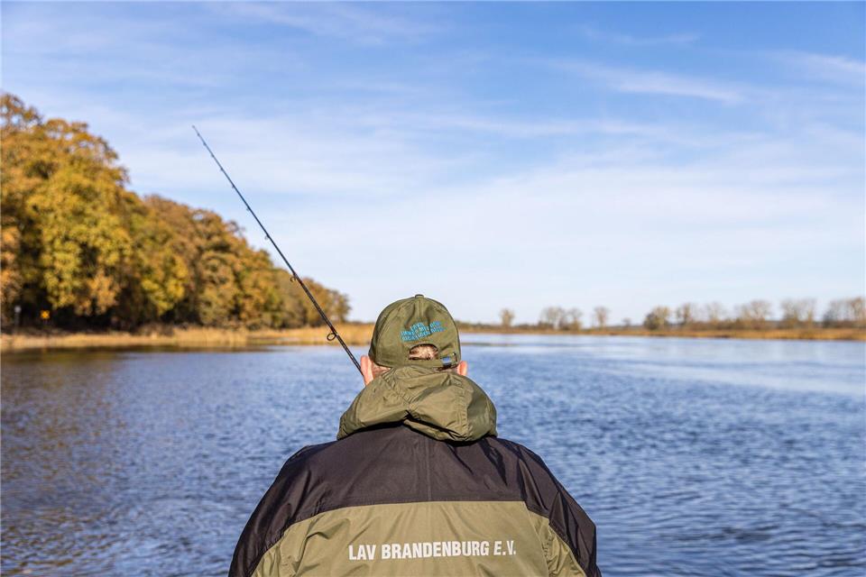 Der Landesanglerverband Brandenburg kommt in Blankenfelde-Mahlow zu seinem Verbandstag zusammen. (Archivbild)Frank Hammerschmidt/dpa