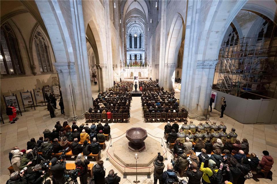 Oberbürgermeisterin: Als Stadtgesellschaft zusammenhalten Der Landesbischof der evangelischen Kirche Mitteldeutschland, Friedrich Kramer, hat dazu aufgerufen, dem Gewalttäter von Magdeburg keinen Raum zu lassen.Sebastian Kahnert/dpa