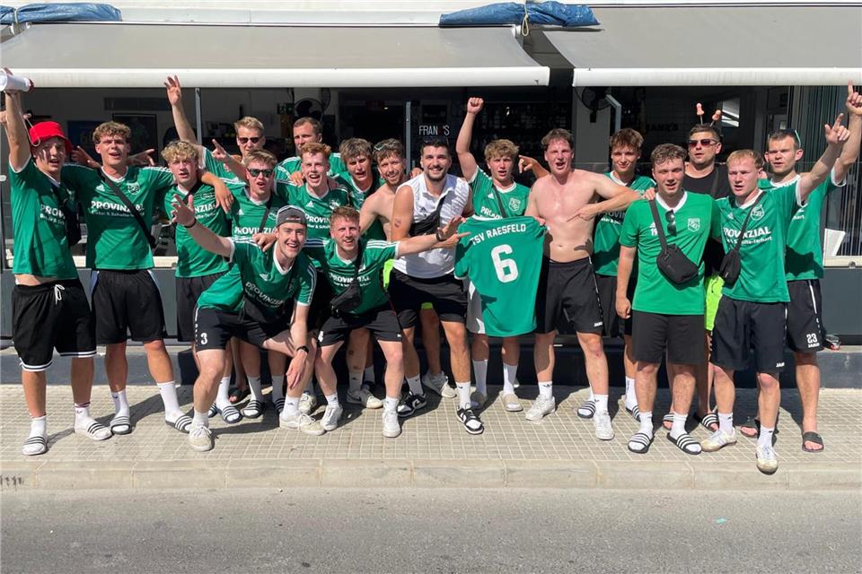 Der Landesliga-Aufsteiger TSV Raesfeld feiert auf Mallorca.