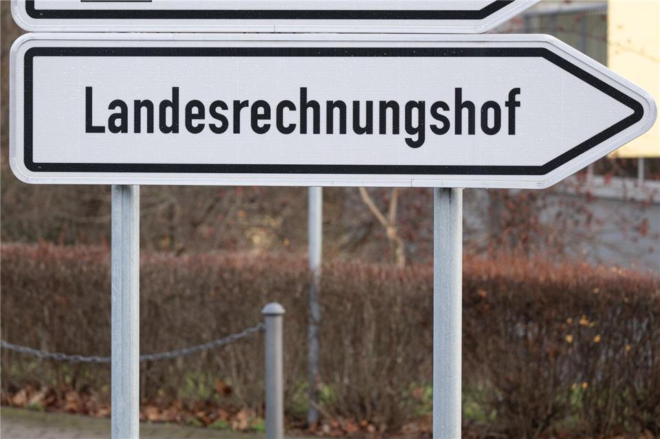 Der Landesrechnungshof stellt den ersten Band seines Jahresberichtes in Dresden vor (Symbolbild).Sebastian Kahnert/dpa