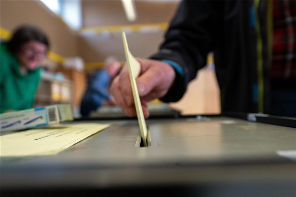 Der Landkreis Rhön-Grabfeld wird künftig von einer Landrätin geführt, die zur Partei Freie Wähler gehört. Pia Bayer/dpa