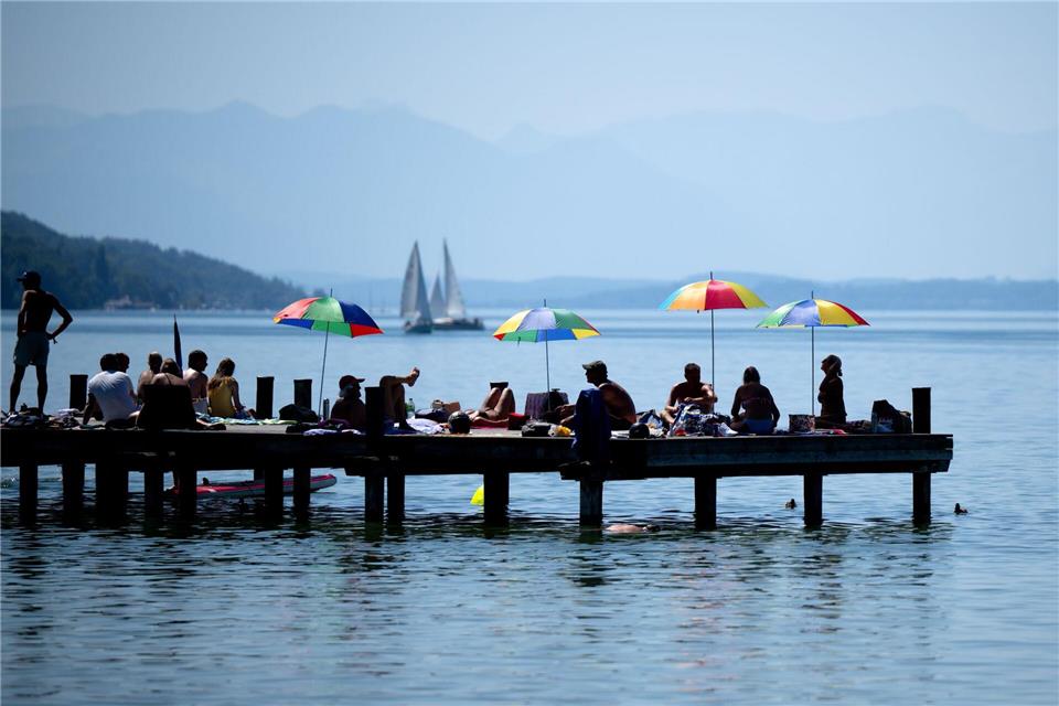 Der Landkreis Starnberg mit seinem bekannten See ist teuer - aber auch wohlhabend. (Archivbild)Sven Hoppe/dpa