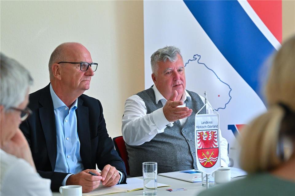 Der Landrat von Märkisch-Oderland, Gernot Schmidt, verzichtet auf rückwirkende Gebühren für Rettungsfahrten. (Archivbild)Patrick Pleul/dpa