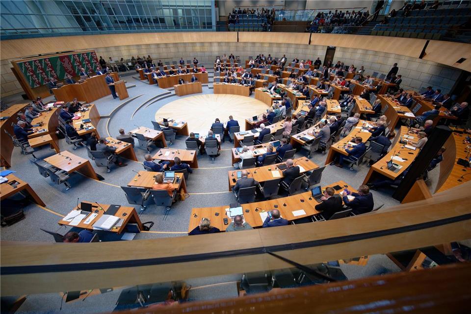 Der Landtag debattiert ab Mittwoch mehrere Tage über den Haushalt 2026. (Archivbild)Henning Kaiser/dpa