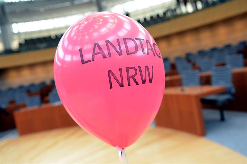 Der Landtag feiert - sich selbst als Haus der Bürger und die Demokratie.Caroline Seidel/dpa