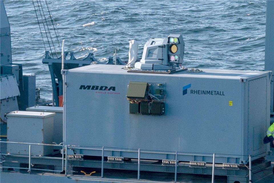 Der Laserdemonstrator von Rheinmetall und MBDA auf einem deutschen Marineschiff. Inzwischen ist er an Land gebracht worden. -/Rheinmetall/dpa