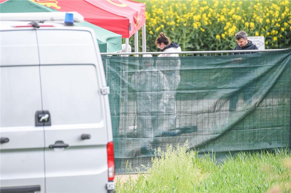 Der Leichenfundort wurde großräumig abgesperrt.Jason Tschepljakow/dpa