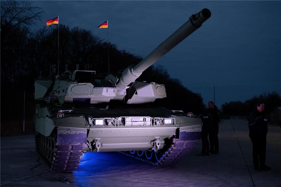 Der Leopard 2 A8 bei der ersten öffentlichen Präsentation Ende November (Archiv)Sven Hoppe/dpa