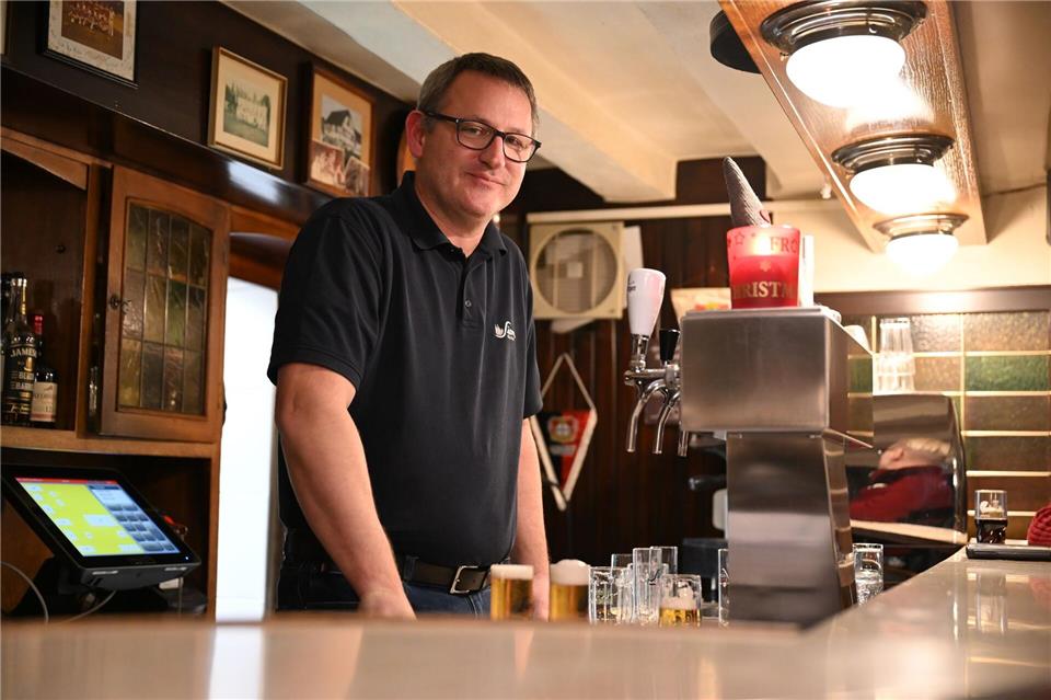 Der Leverkusener Gastwirt Hagen Norhausen ärgert sich über Reservierungen, die ins Leere laufen - Reservierungsgebühren oder Vorkasse möchte er aber nicht verlangen. Wolf von Dewitz/dpa