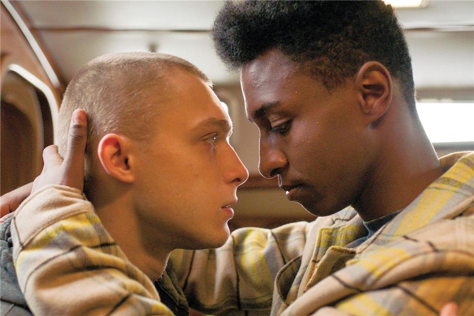 Der Liebe von Robert und Ivar stehen zahlreiche Hindernisse im Weg, zu sehen im Film „Norwegian Dream“. MDR/Salzgeber