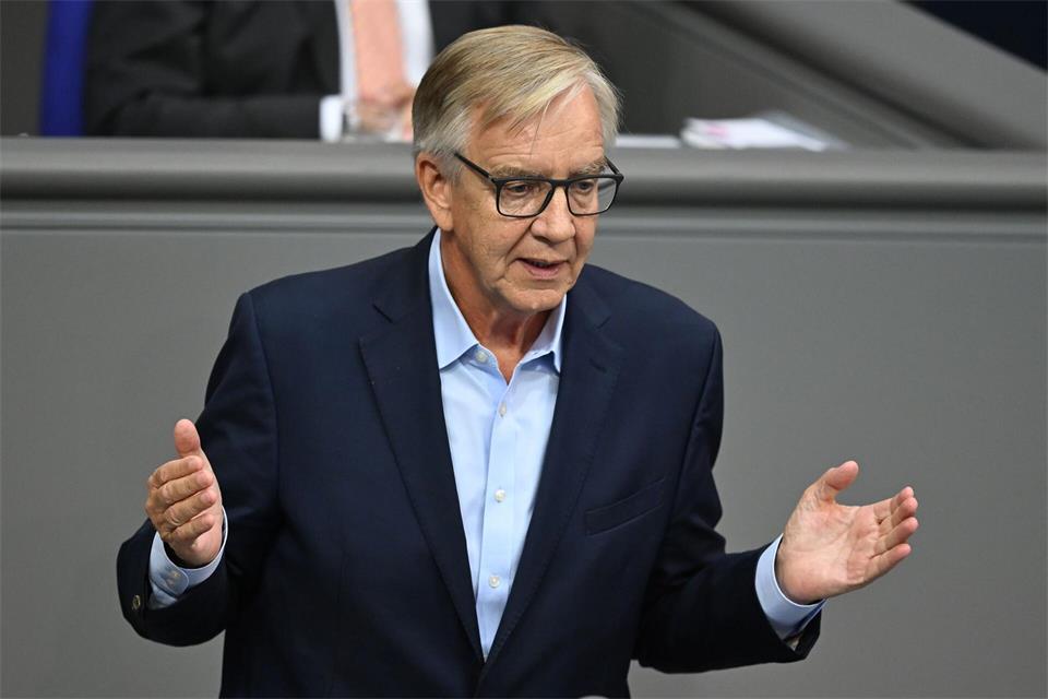 Der Linke-Politiker Dietmar Bartsch spricht sich für eine Koaltion von Linken, Grünen und SPD in Berlin aus. (Archivbild) Michael Brandt/dpa