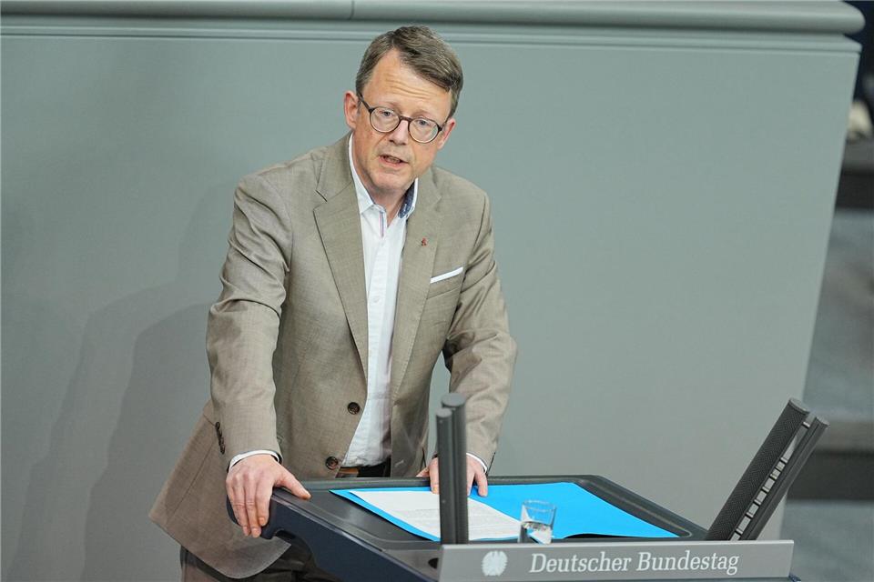 Der Linken-Abgeordnete Ulrich Thoden forderte die Bundesregierung als Konsequenz aus dem Gutachten auf, der US-Regierung die Nutzung der US-Militärbasen auf deutschem Boden für die Kriegsführung im Iran zu untersagen. (Archivbild)Michael Kappeler/dpa