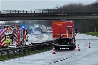 Der Lkw-Fahrer starb. Markus Gayk/dpa