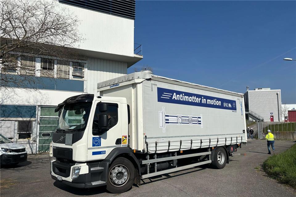 Der Lkw meistert seine Fahrt ohne Zwischenfälle. Christiane Oelrich/dpa