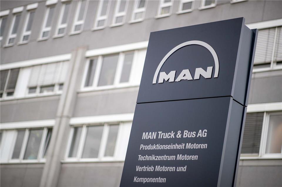 Der Lkw- und Bushersteller MAN meldet einen riesigen Auftrag der Bahn. Daniel Karmann/dpa
