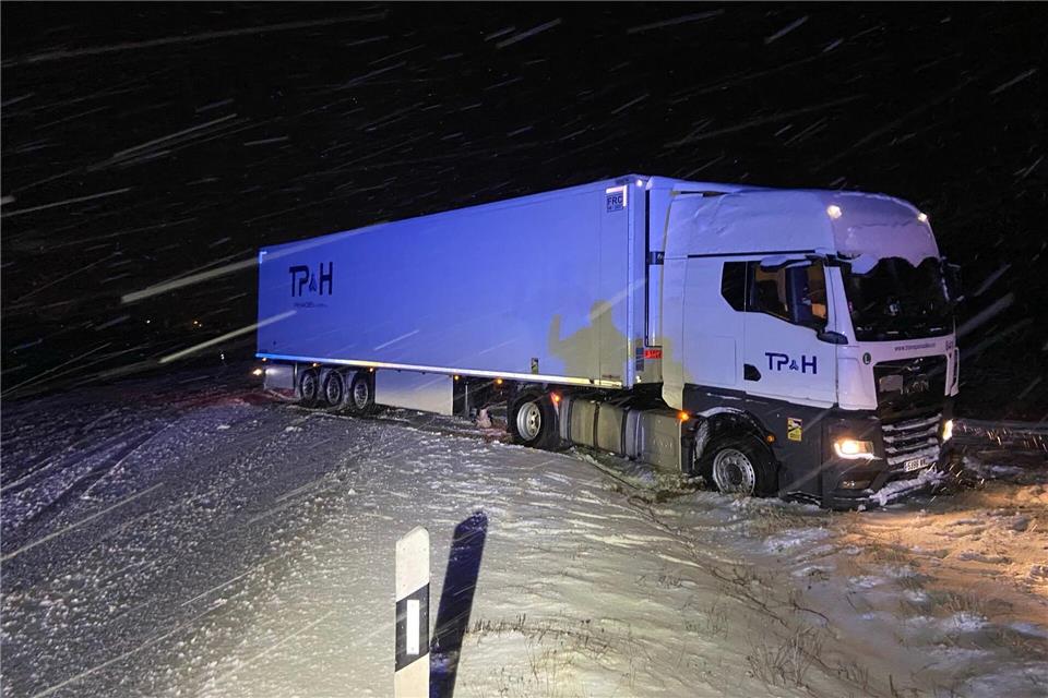 Der Lkw war nach links von der Spur abgekommen. Polizeiinspektion Morbach/dpa